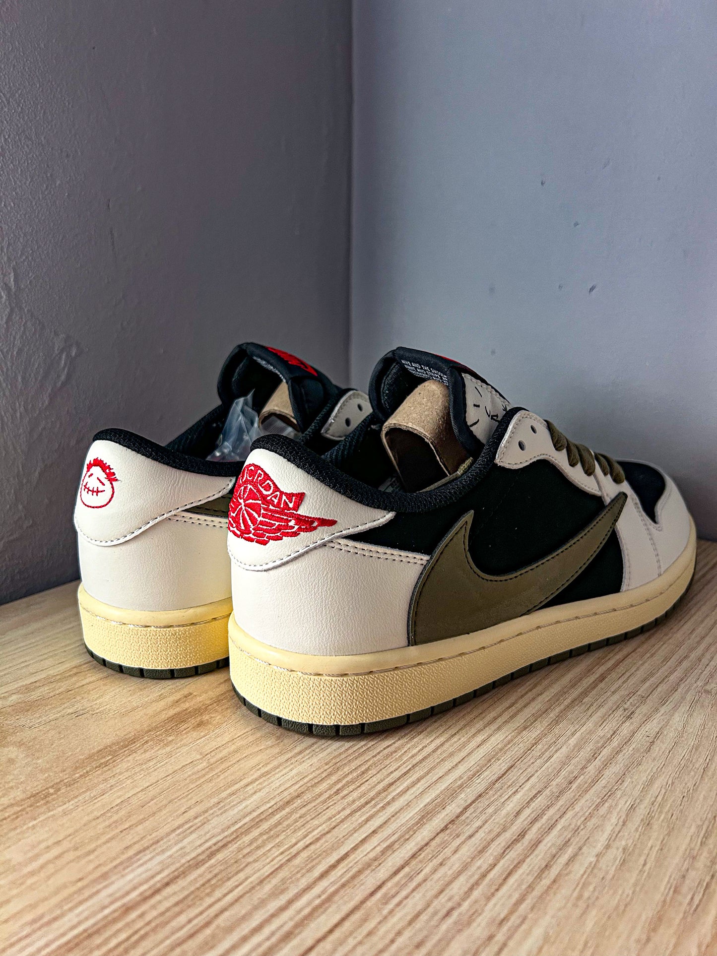 JORDAN 1 LOW TRAVIS SCOTT